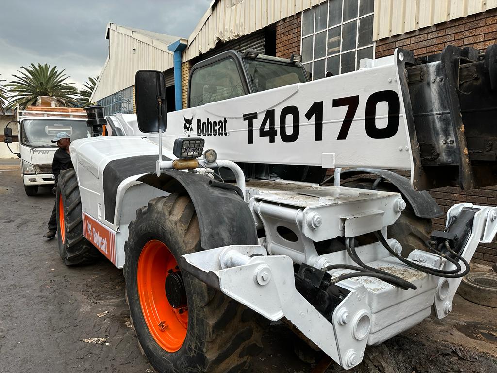 Bobcat T40170 Telehandler white